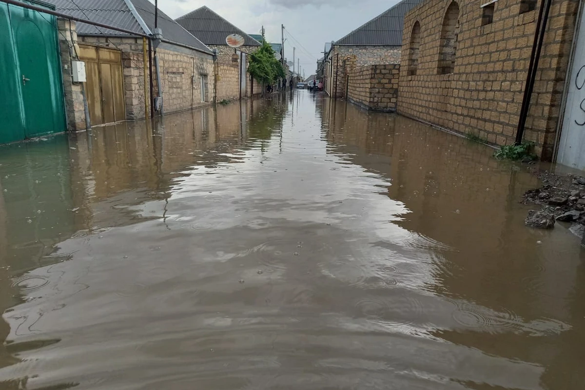 В Гяндже дождевой водой затопило дома - ФОТО