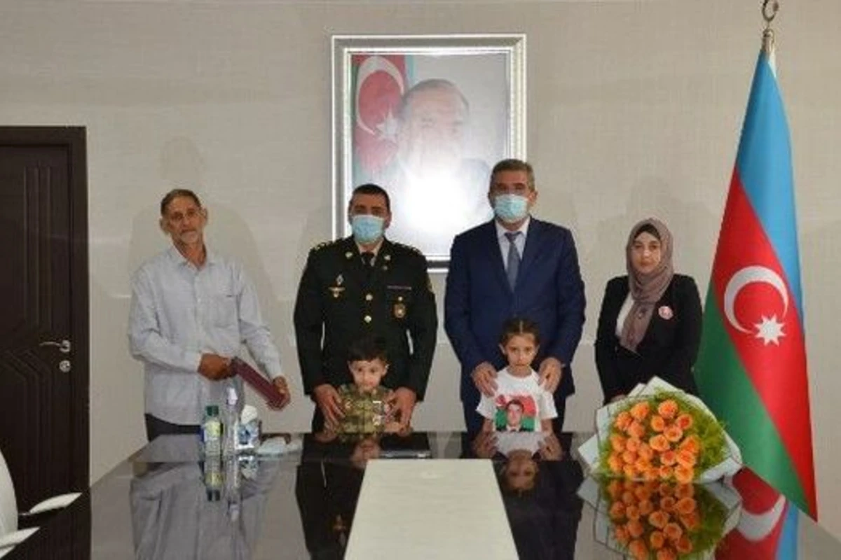 Daha bir şəhid ailəsinə medal təqdim olundu - FOTO