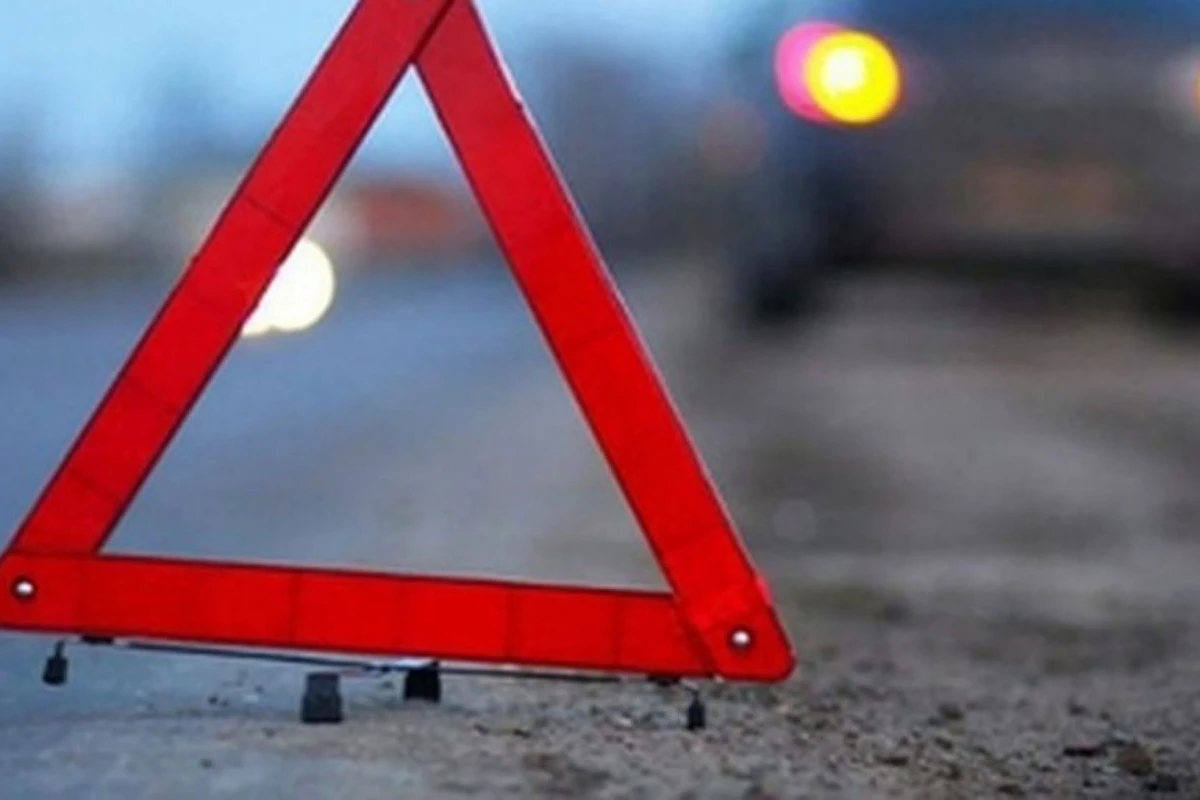 В результате аварии грузового автомобиля нанесен ущерб дорожному хозяйству в Геранбое - ФОТО
