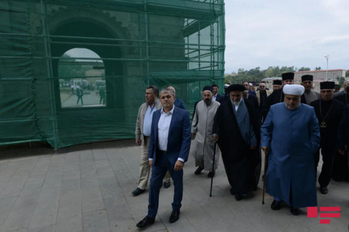 Azərbaycandakı dini konfessiyaların rəhbərləri Qazançı kilsəsində - FOTO