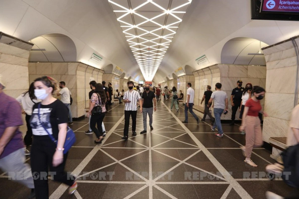 Polis Bakı metrosunda maska reydi keçirdi - FOTO