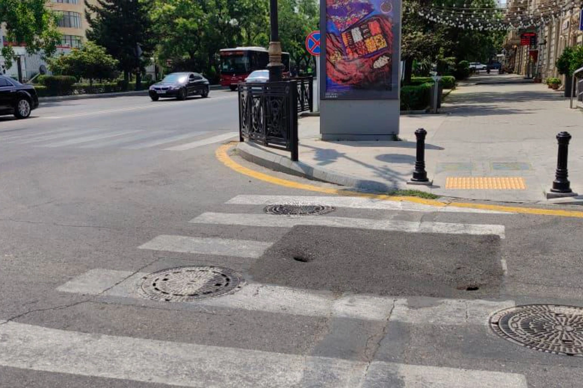 Bakının mərkəzində yol çökmək üzrədir - Qurumlardan AÇIQLAMA - FOTO