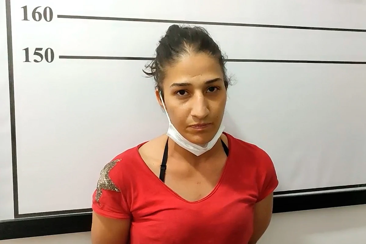 Polis “patı” satan qadın narkotaciri saxladı - VİDEO