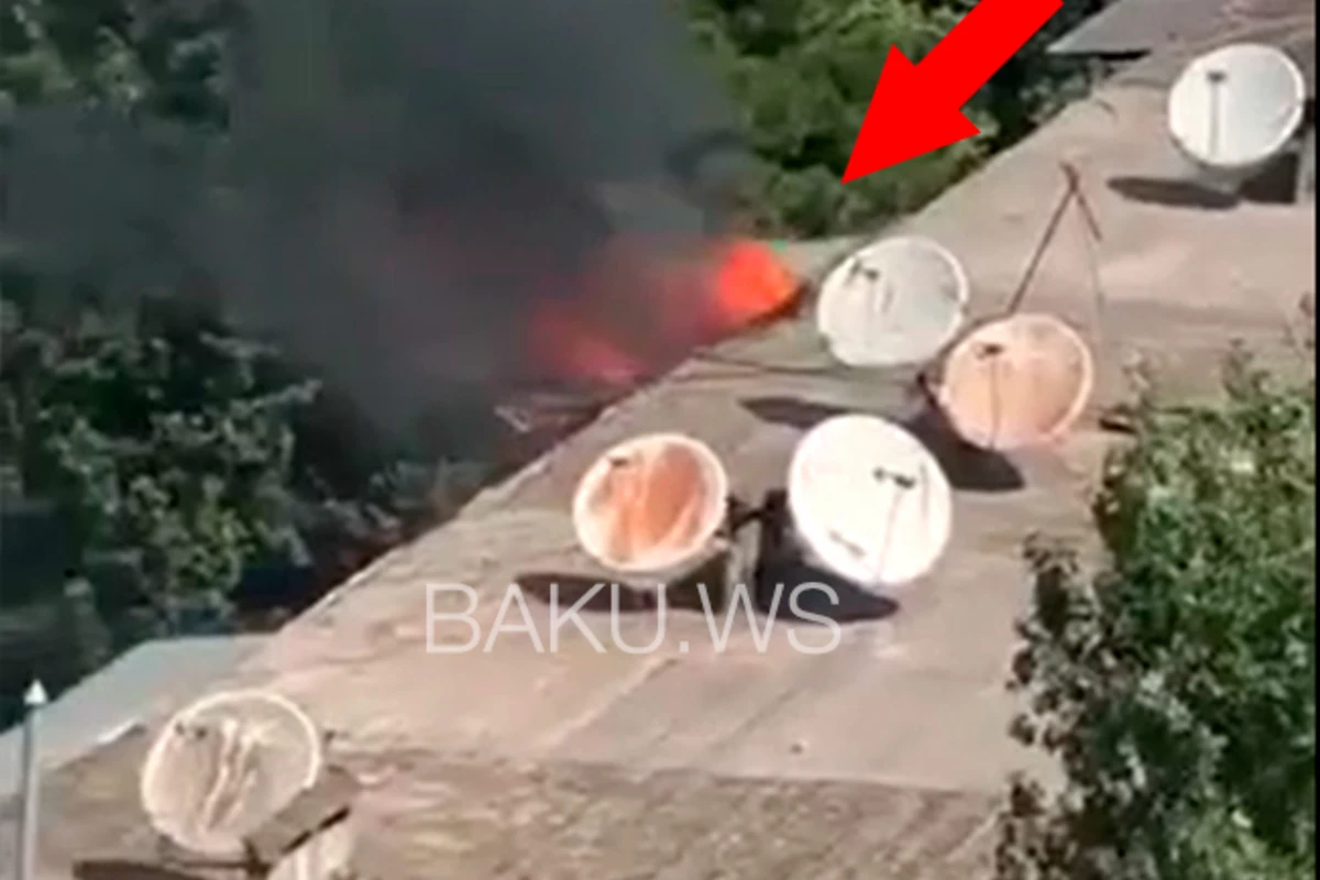 Пожар в жилом здании в Баку, есть пострадавший - ВИДЕО