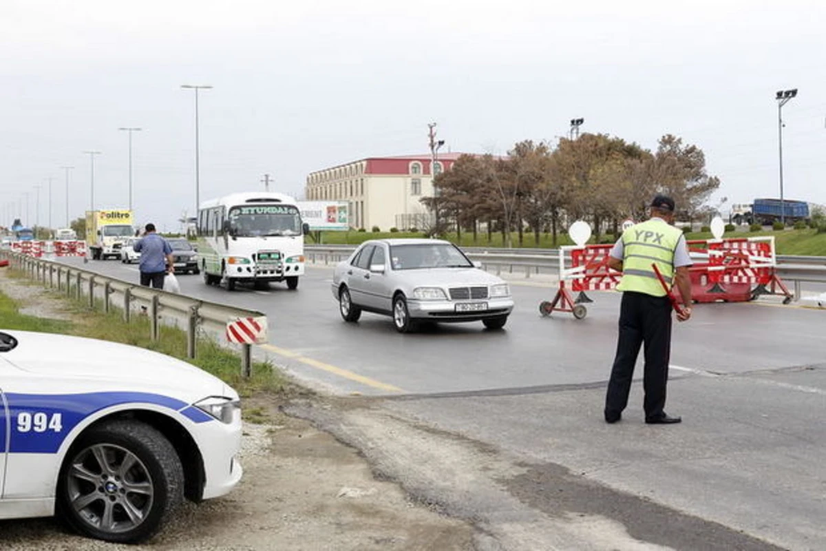 Avtobus sürücüsü sükan arxasında patı çəkibmiş - DYP reyd keçirdi