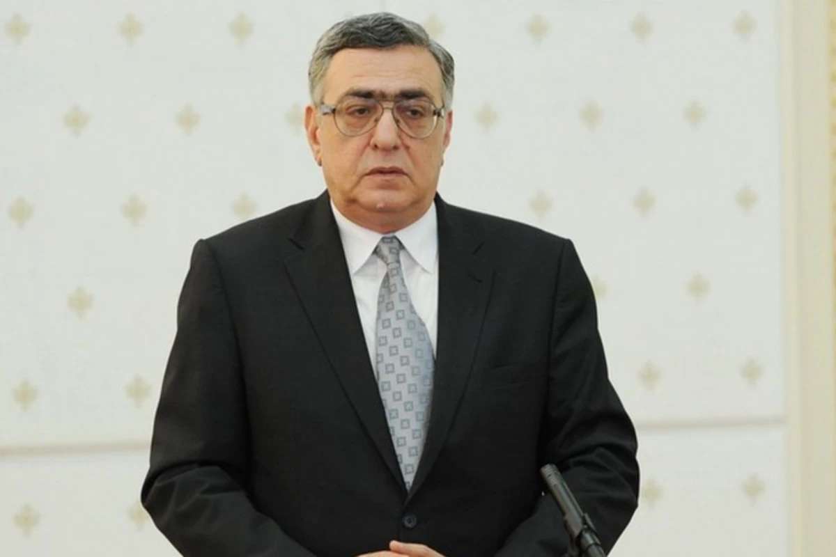 Ильхам Алиев наградил Чингиза Гусейнзаде