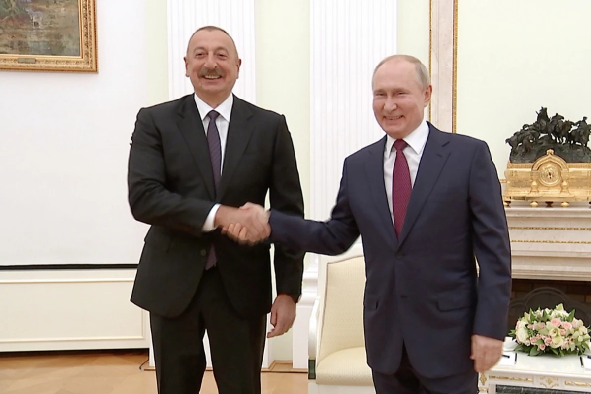 İlham Əliyev Rusiyaya gedib, Vladimir Putinlə görüşüb - YENİLƏNİB - VİDEO