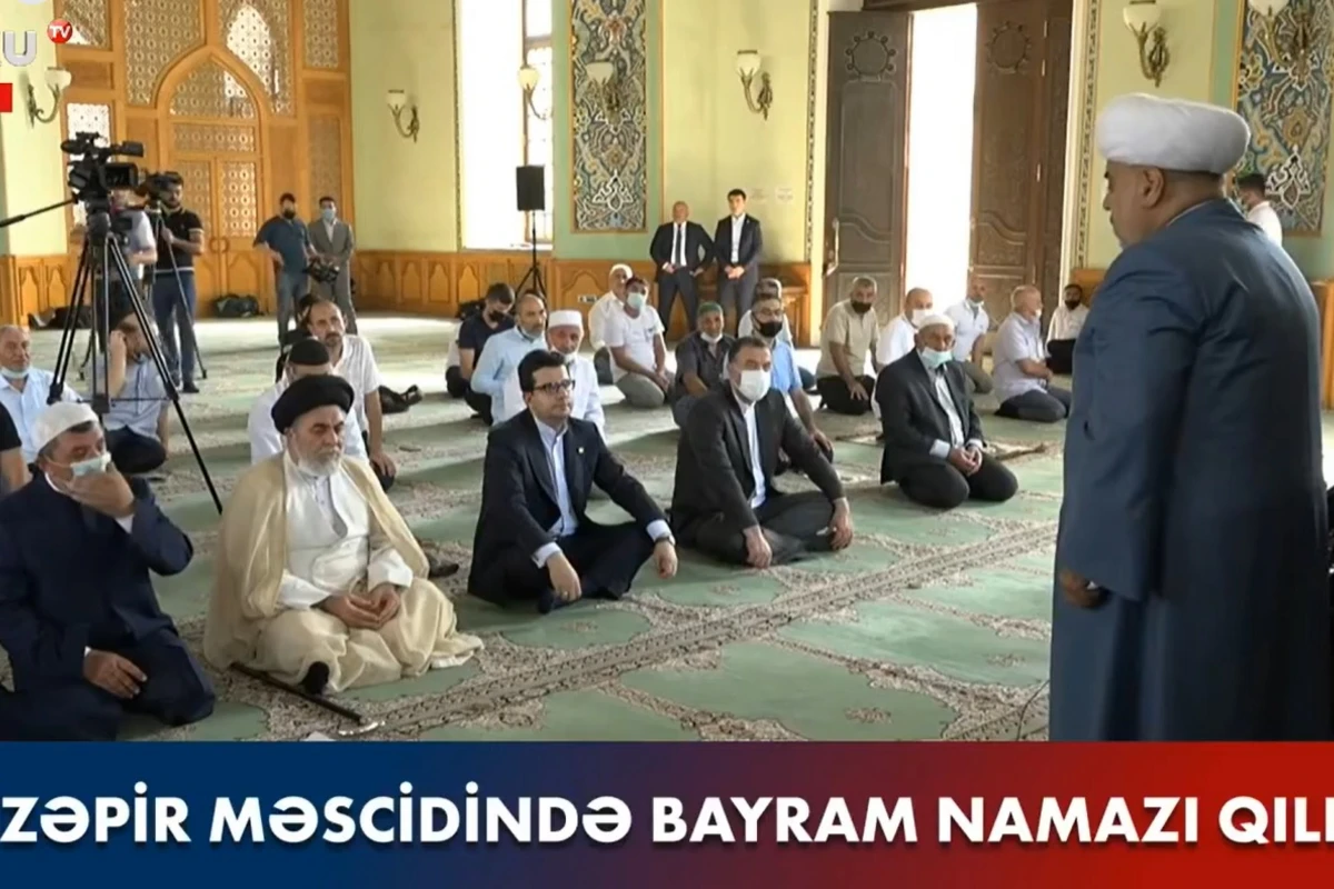 Təzəpir məscidində bayram namazı qılınıb - VİDEO Təzəpir məscidində bayram namazı qılınıb - VİDEO