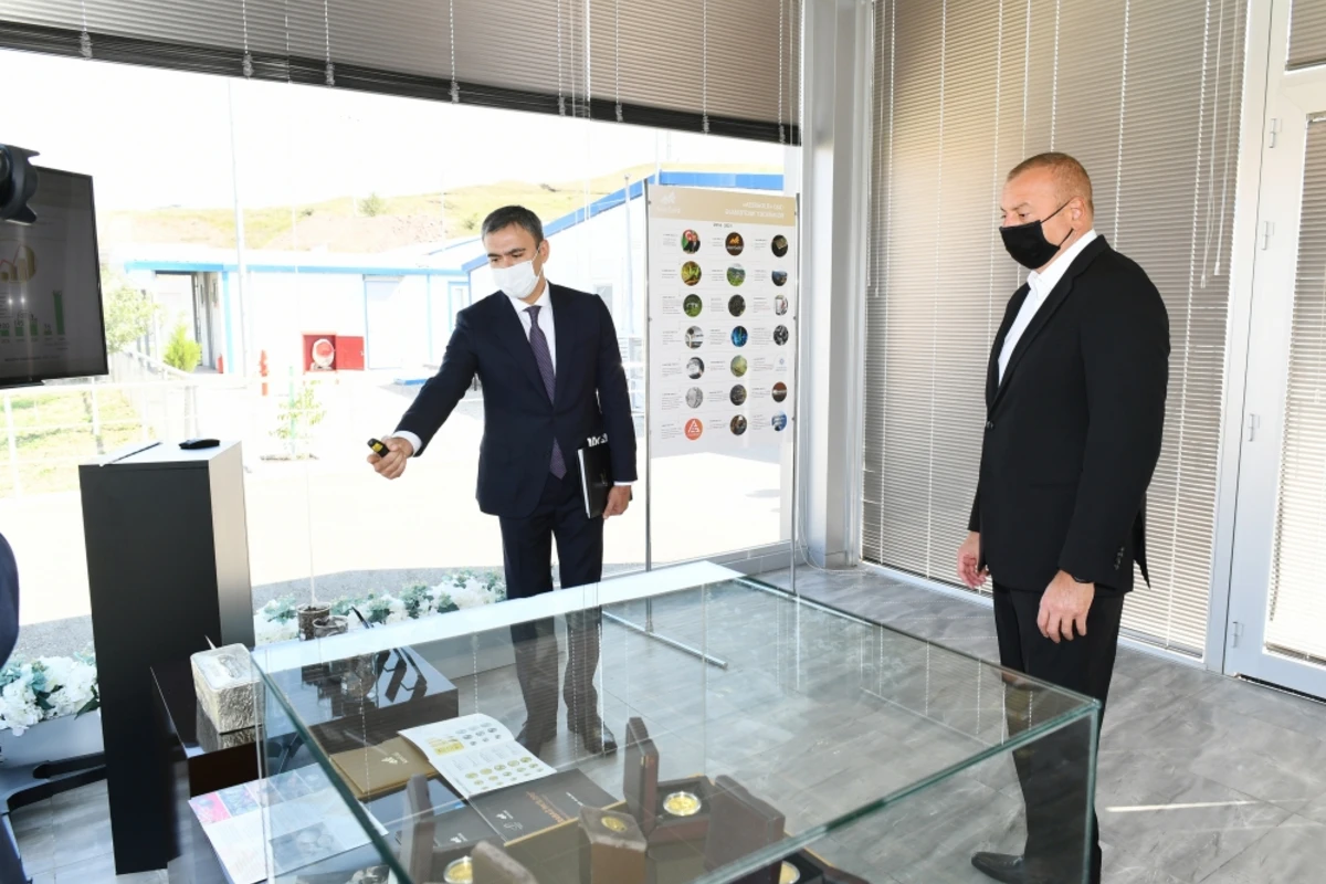 İlham Əliyev “Çovdar” İnteqrəolunmuş Regional Emal Sahəsinin fəaliyyəti ilə tanış olub İlham Əliyev “Çovdar” İnteqrəolunmuş Regional Emal Sahəsinin fəaliyyəti ilə tanış olub