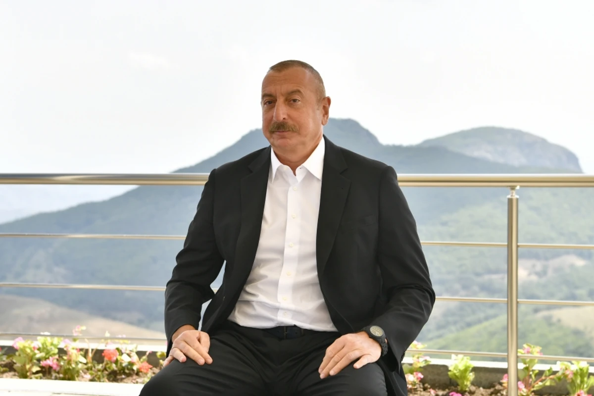 Mən statusun yerini göstərmişəm, hələ oradadır və orada yana-yana qalacaq - Prezident Mən statusun yerini göstərmişəm, hələ oradadır və orada yana-yana qalacaq - Prezident