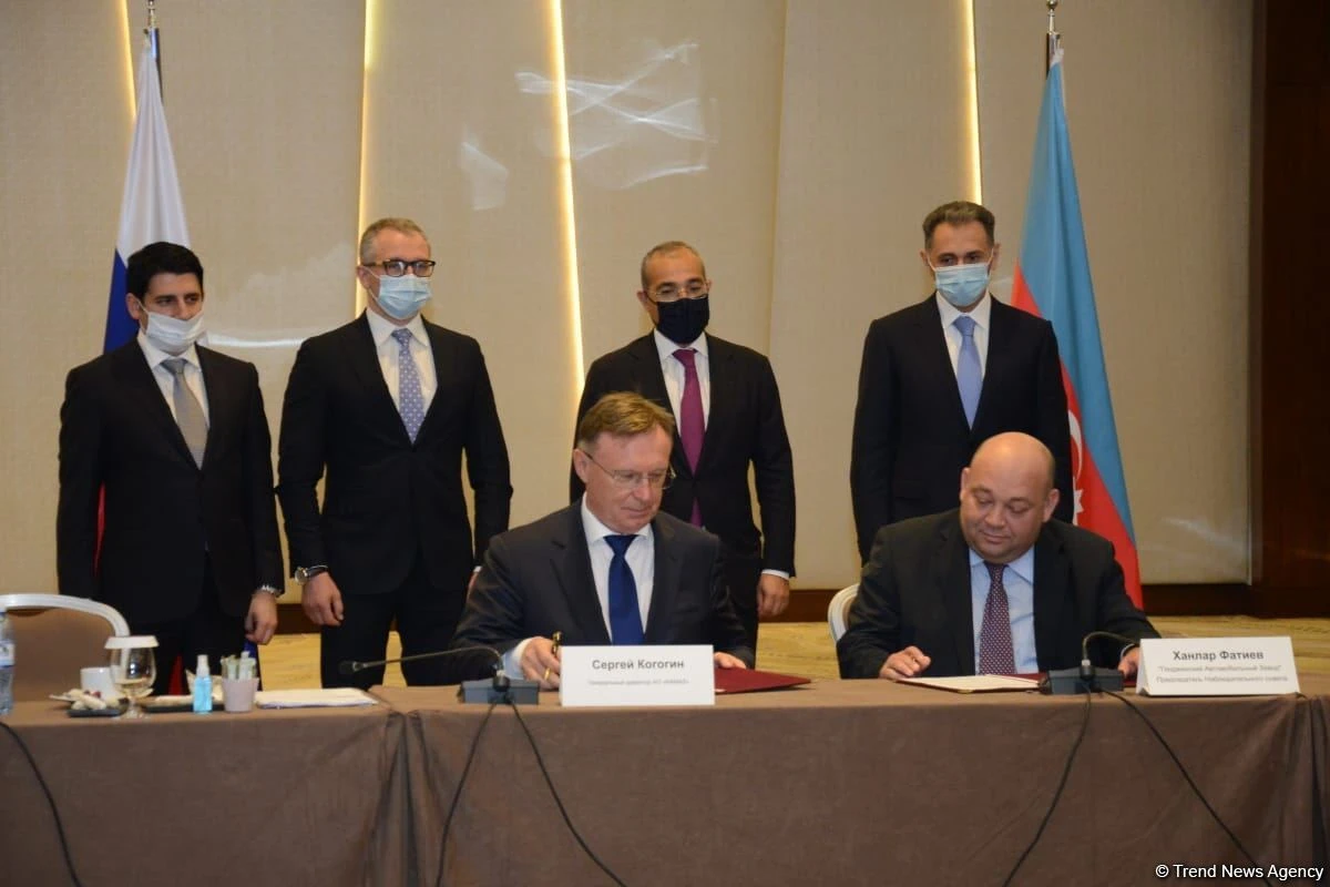 Rusiyanın KamAZ şirkəti ilə Gəncə Avtomobil Zavodu arasında memorandum imzalanıb - FOTO