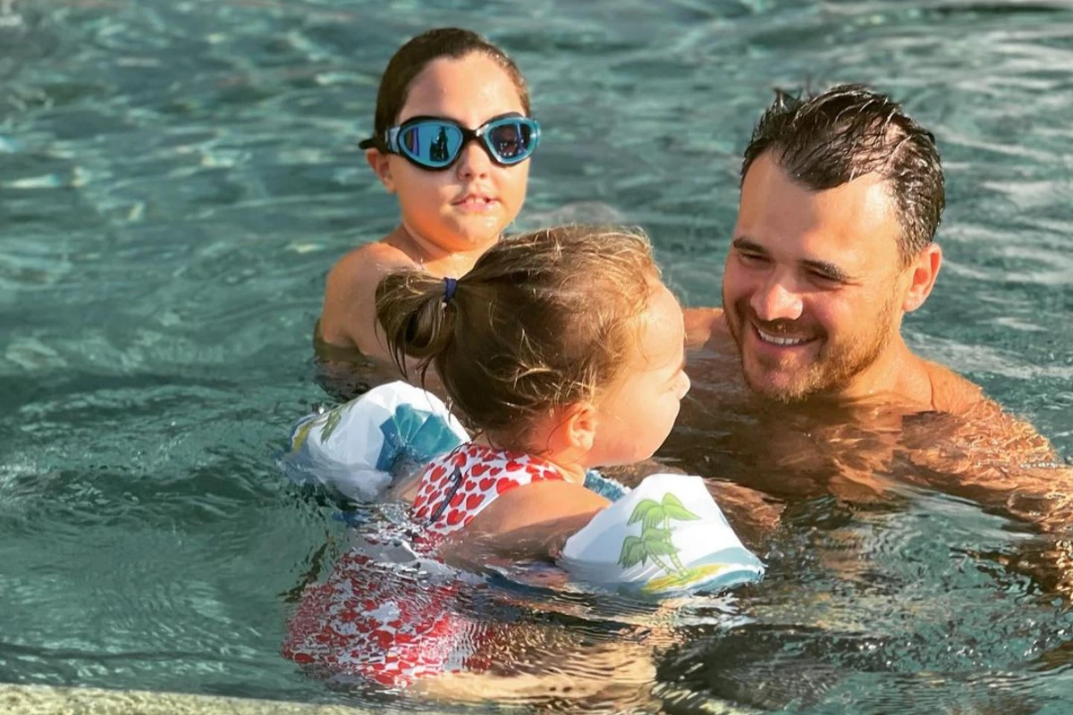 Emin Ağalarov qızları ilə istirahətdə - FOTO/VİDEO Emin Ağalarov qızları ilə istirahətdə - FOTO/VİDEO
