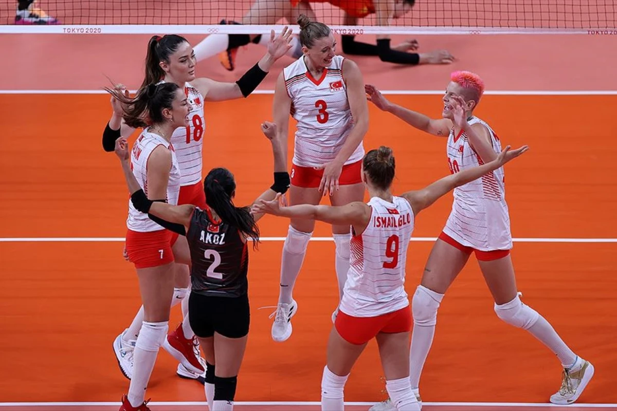 Türkiyə voleybolçuları son Olimpiya çempionunu darmadağın etdi