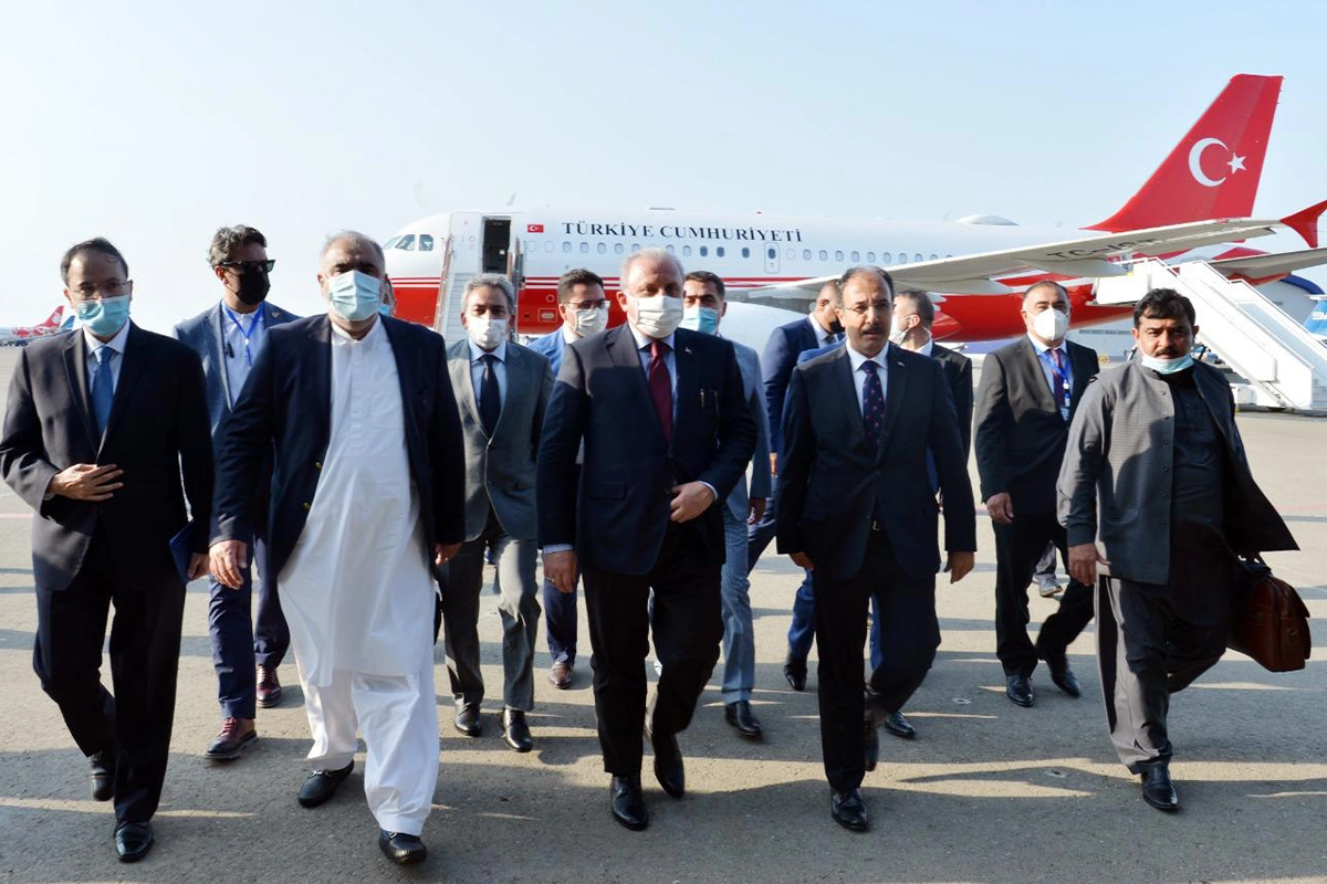 Türkiyə və Pakistan parlament sədrləri Bakıdadır