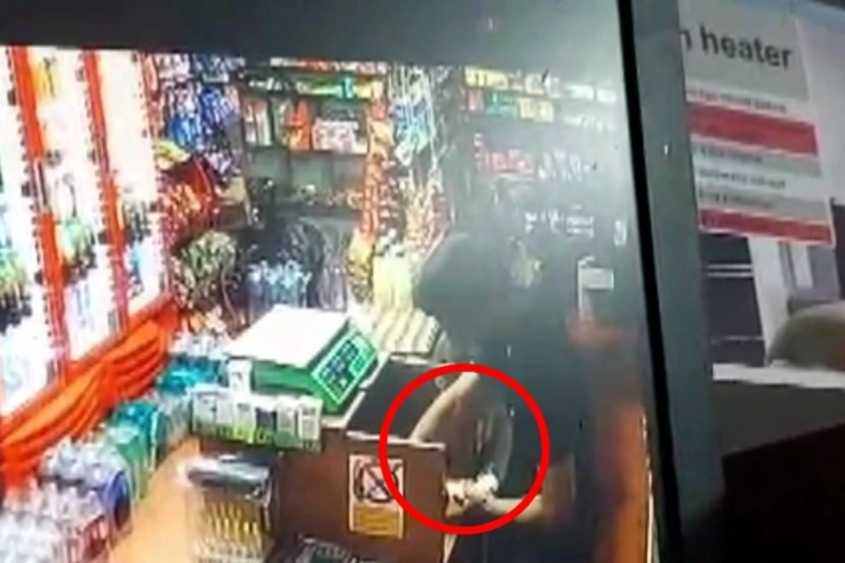 В Баку продавец проспал ограбление магазина – ВИДЕО