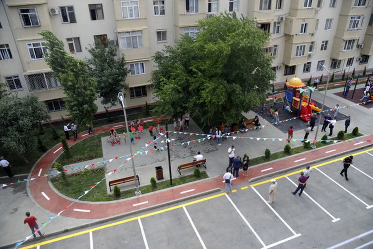 В Баку благоустроен еще один двор - ФОТО