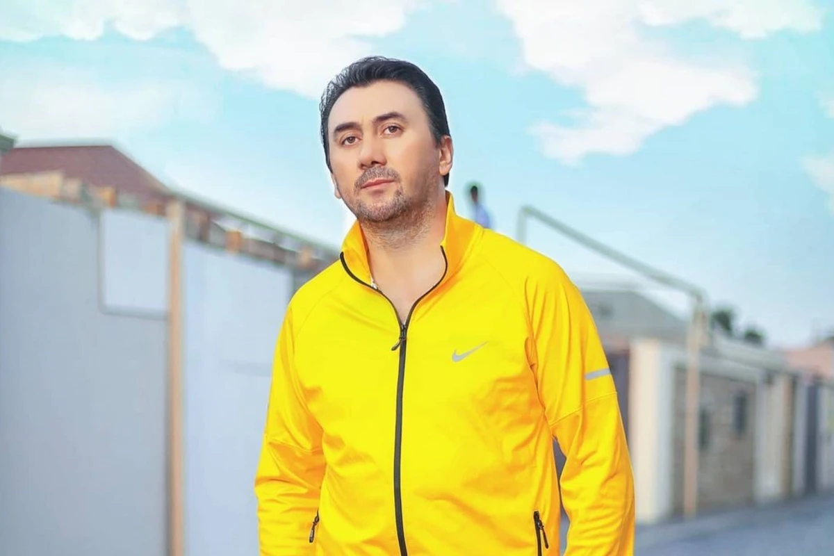 Aqşin Fateh: “Müğənni adı altında kabinetlərdə, qucaqdan-qucağa...”