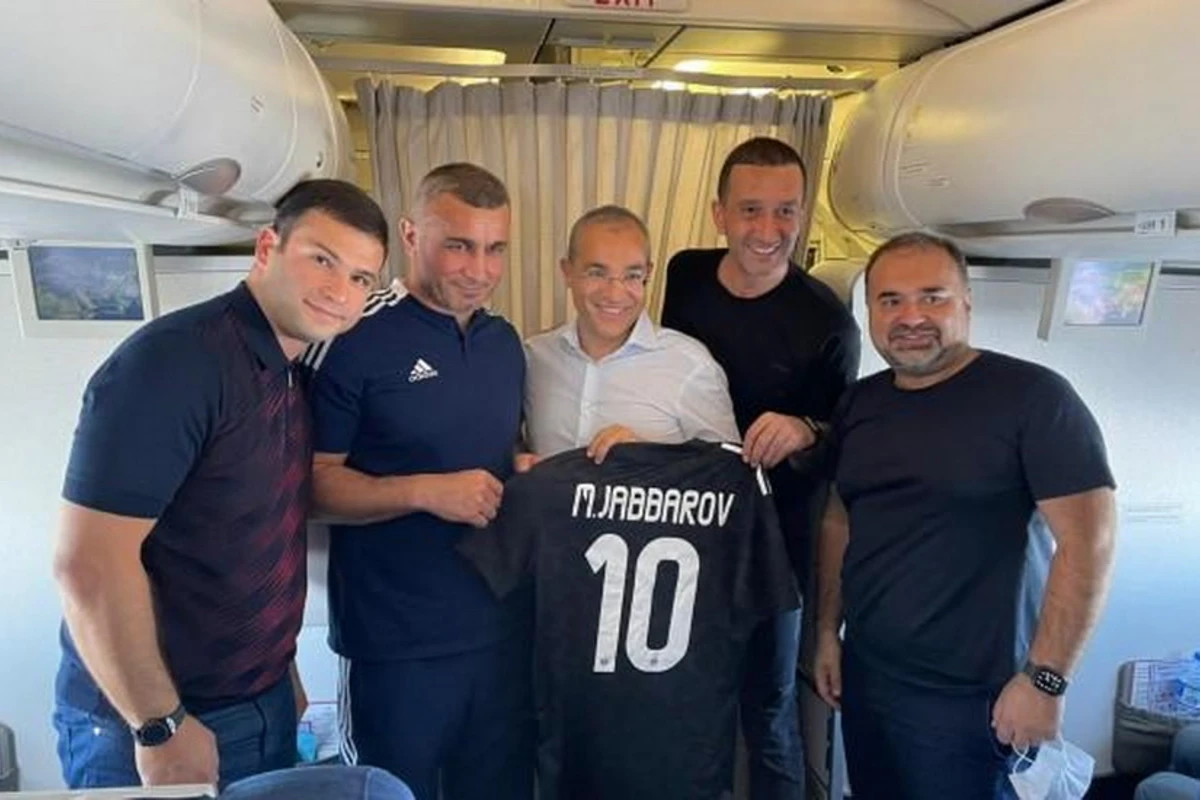 Mikayıl Cabbarov “Qarabağ”ın düşərgəsində - FOTO
