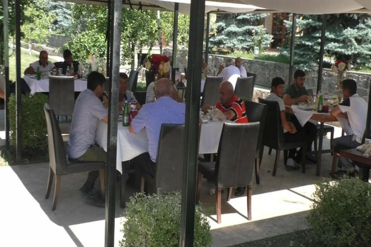 Karantin qaydalarını pozan restoran sahibi həbs edildi Karantin qaydalarını pozan restoran sahibi həbs edildi