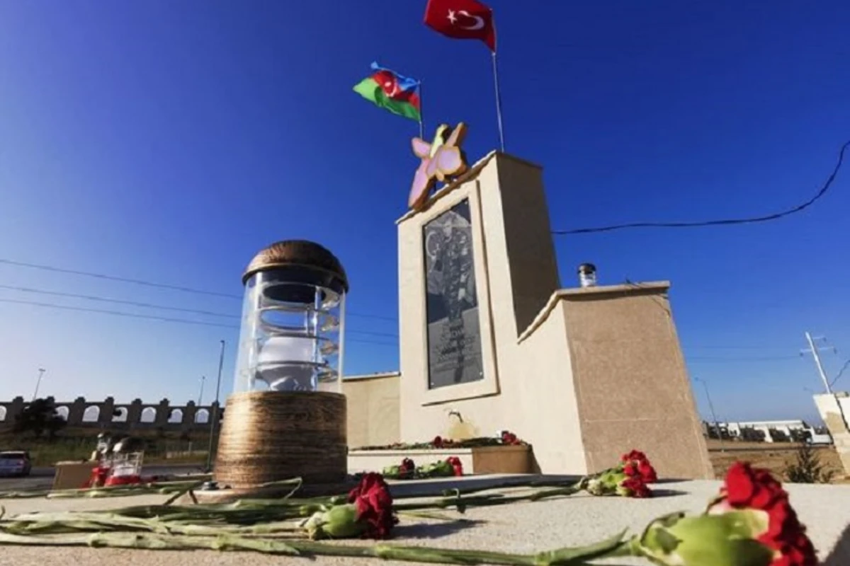 Bakıda Vətən Müharibəsi şəhidinin xatirəsi əbədiləşdirildi - FOTO Bakıda Vətən Müharibəsi şəhidinin xatirəsi əbədiləşdirildi - FOTO