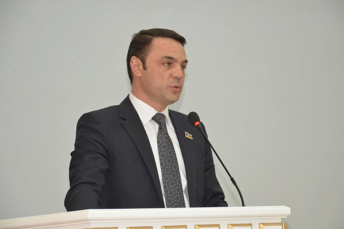 Polisi döyən deputat Milli Məclisdə ÜZR İSTƏDİ