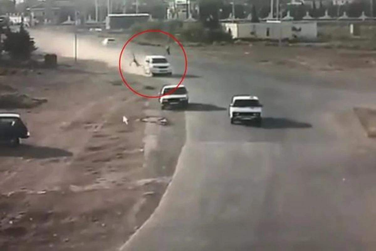 Страшное ДТП в Баку: Toyota Prado сбила насмерть пешехода - ВИДЕО