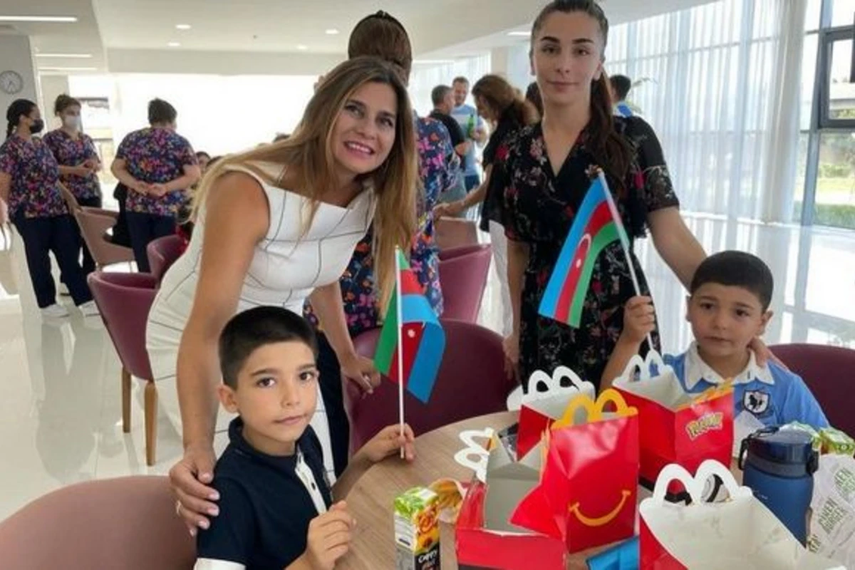 Diaspor nümayəndələri qazi və iki şəhid ailəsini öz himayələrinə götürüblər - FOTO