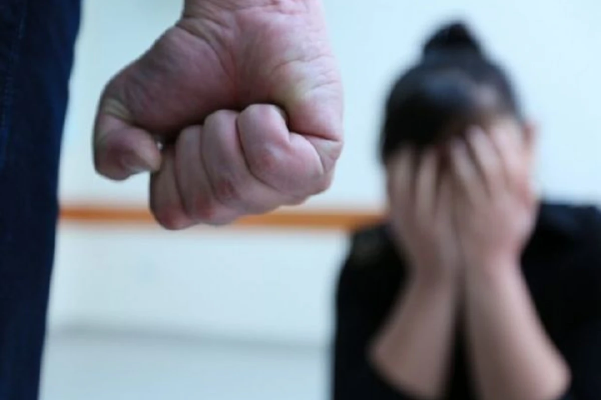 Bakıda qadını dəmir parçası ilə hədələyib soydular