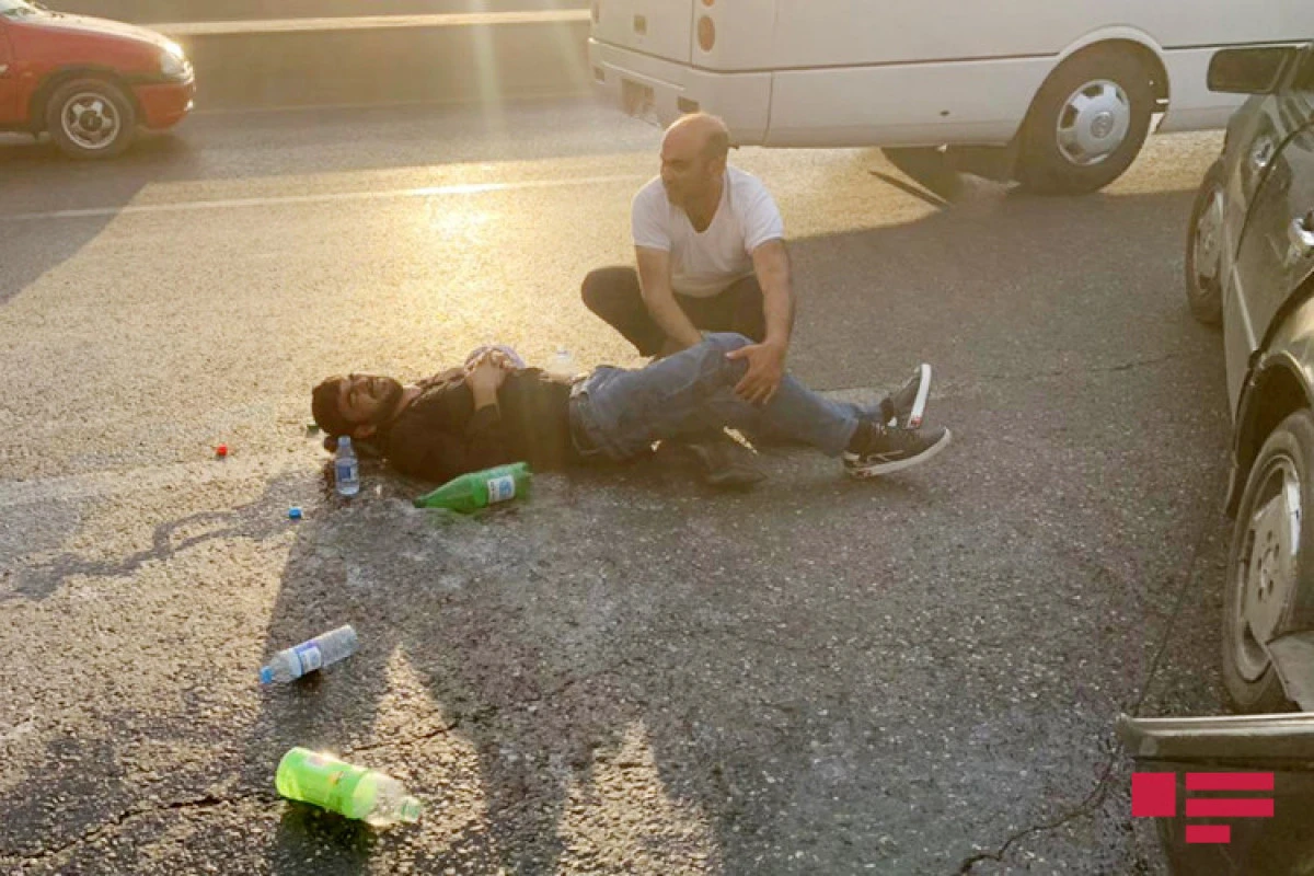 Bakı-Sumqayıt yolunda ağır qəza - 3 nəfər yaralandı - FOTO Bakı-Sumqayıt yolunda ağır qəza - 3 nəfər yaralandı - FOTO