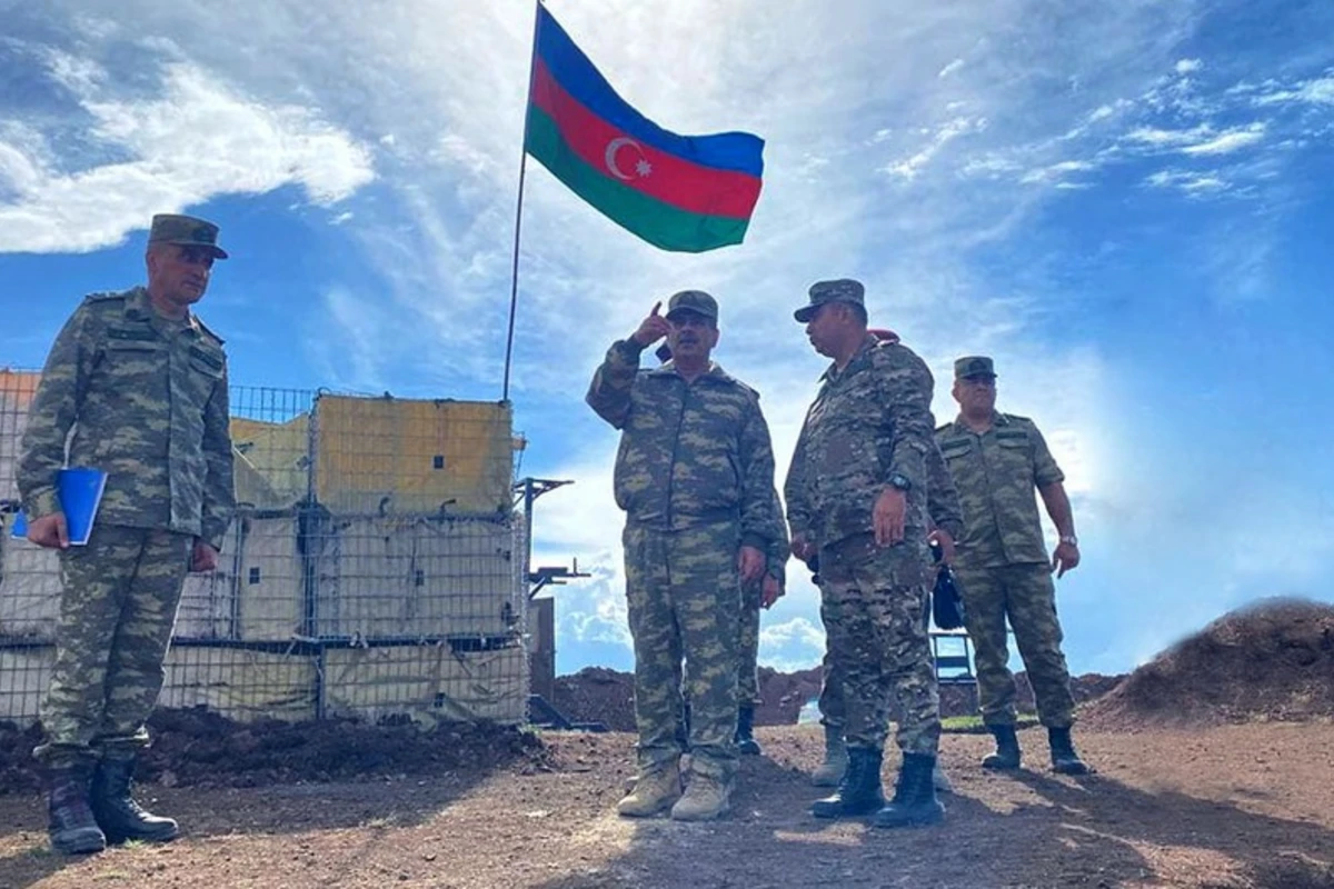 Закир Гасанов встретился с личным составом, несущим боевое дежурство в Кельбаджаре - ВИДЕО