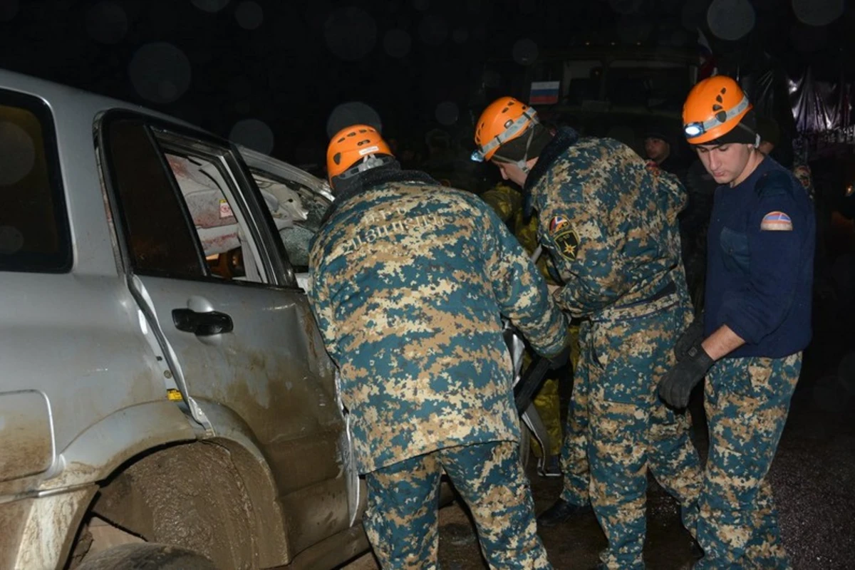 Ermənistanda rus hərbçilər qəzaya düşdü, ölən və yaralılar var