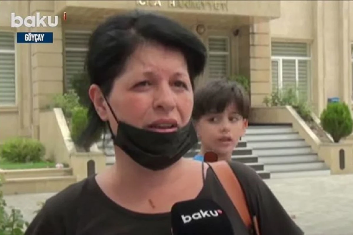 Həyat yoldaşının övladını öldürdüyünü iddia edən qadın parklarda yatır - VİDEO