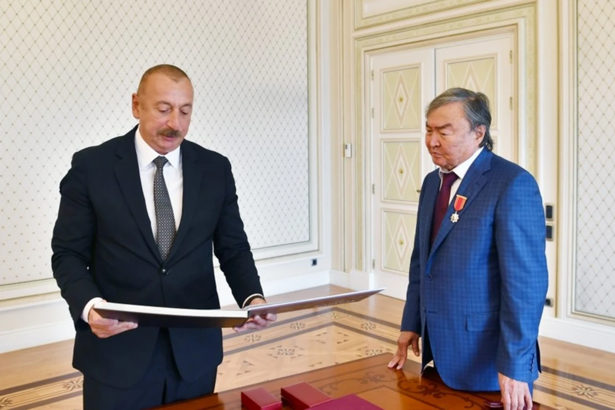 Президент Ильхам Алиев принял выдающегося казахского поэта Олжаса Сулейменова