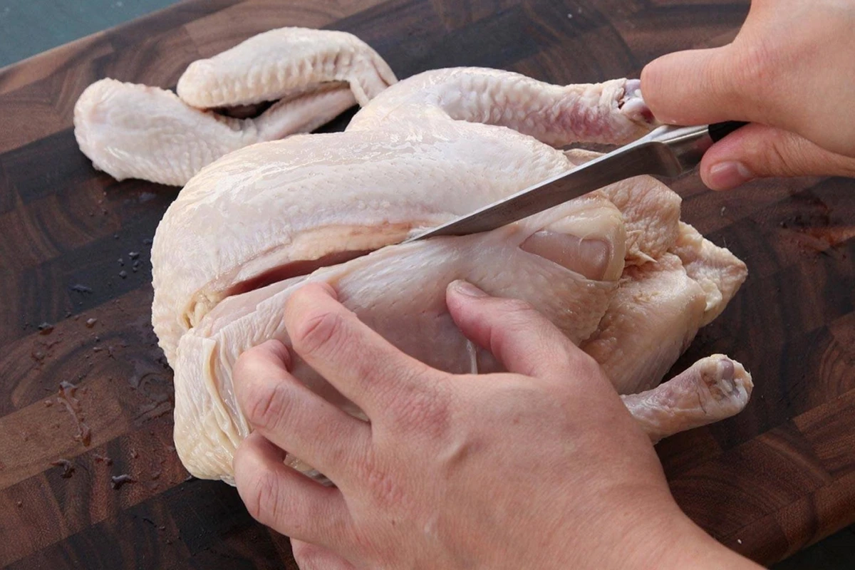 Rusiyadan gətirilən toyuq dərisi məhsulunda salmonella aşkarlanıb Rusiyadan gətirilən toyuq dərisi məhsulunda salmonella aşkarlanıb