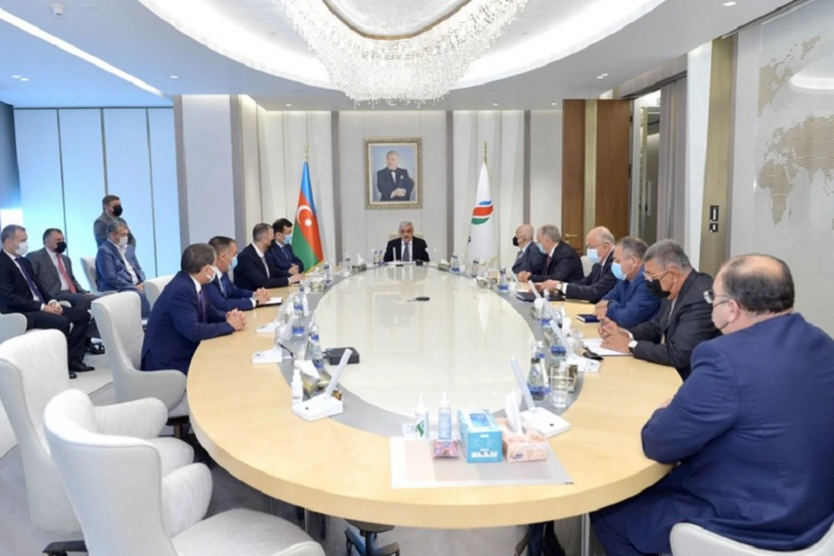 SOCAR-ın yeni vitse-prezidentləri kollektivə təqdim olunub