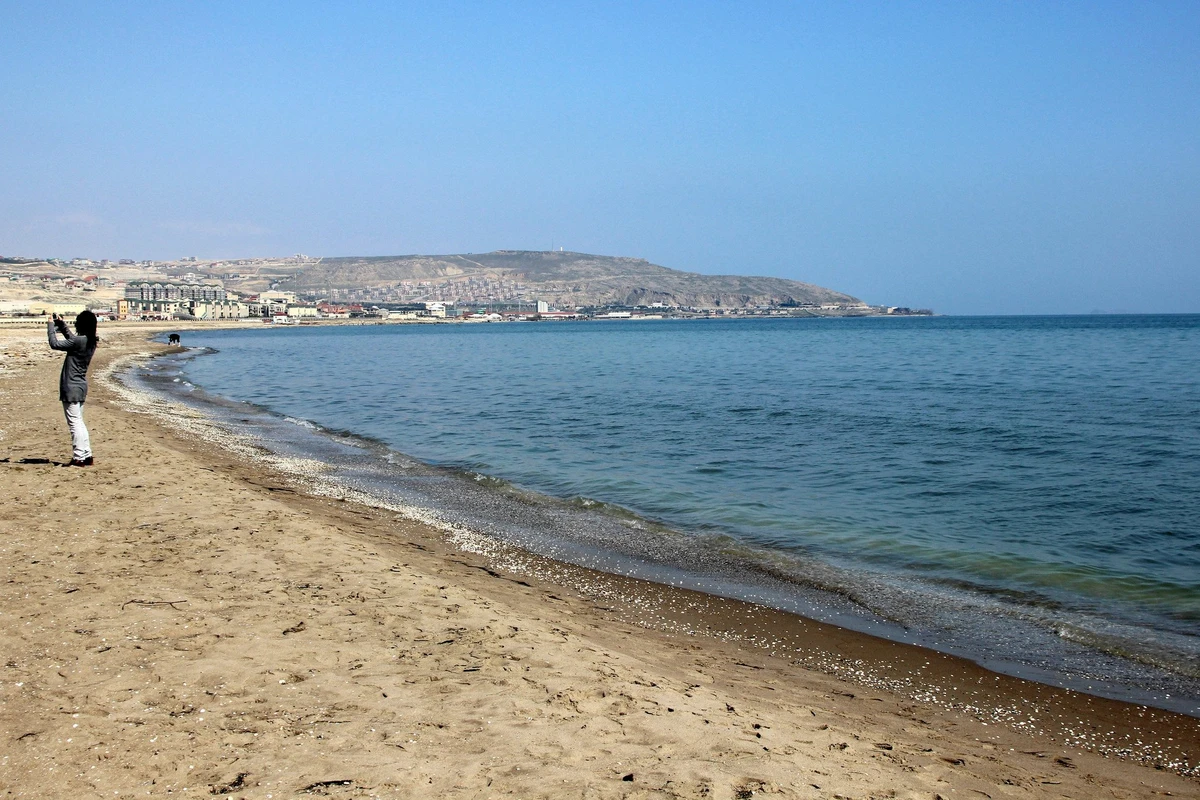 Названы пляжи с грязной морской водой