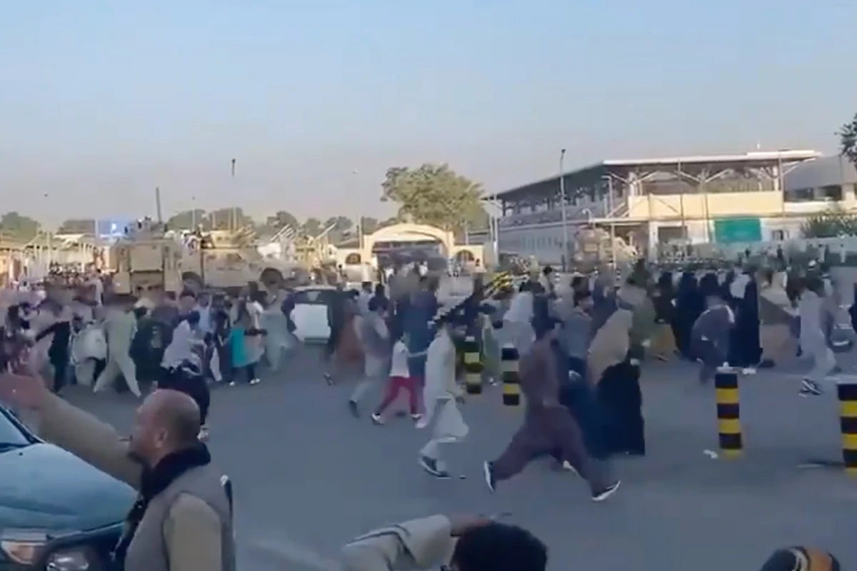 Опубликовано ВИДЕО стрельбы в аэропорту Кабула