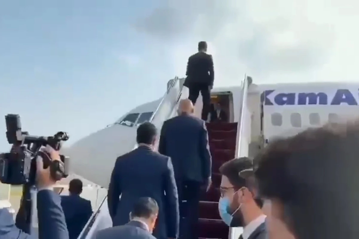 Президент Афганистана бежал из страны, набив вертолет деньгами