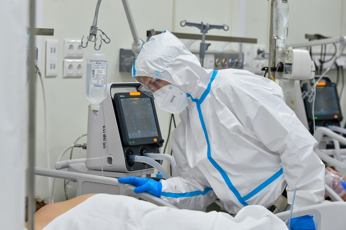 Врач: Тяжесть COVID-19 зависит от способа проникновения вируса в организм