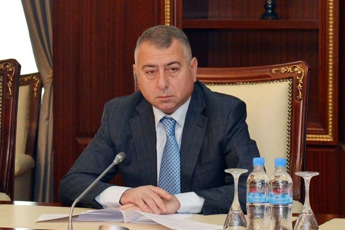 Həbsdə olan sabiq deputat məhkəmədə qardaşına “şərəfsiz” dedi