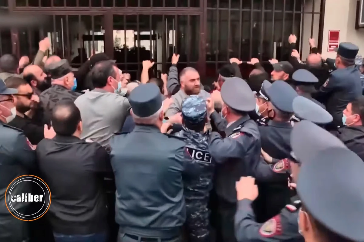 Армянский отец: Мне проще пойти к азербайджанскому офицеру - ВИДЕО
