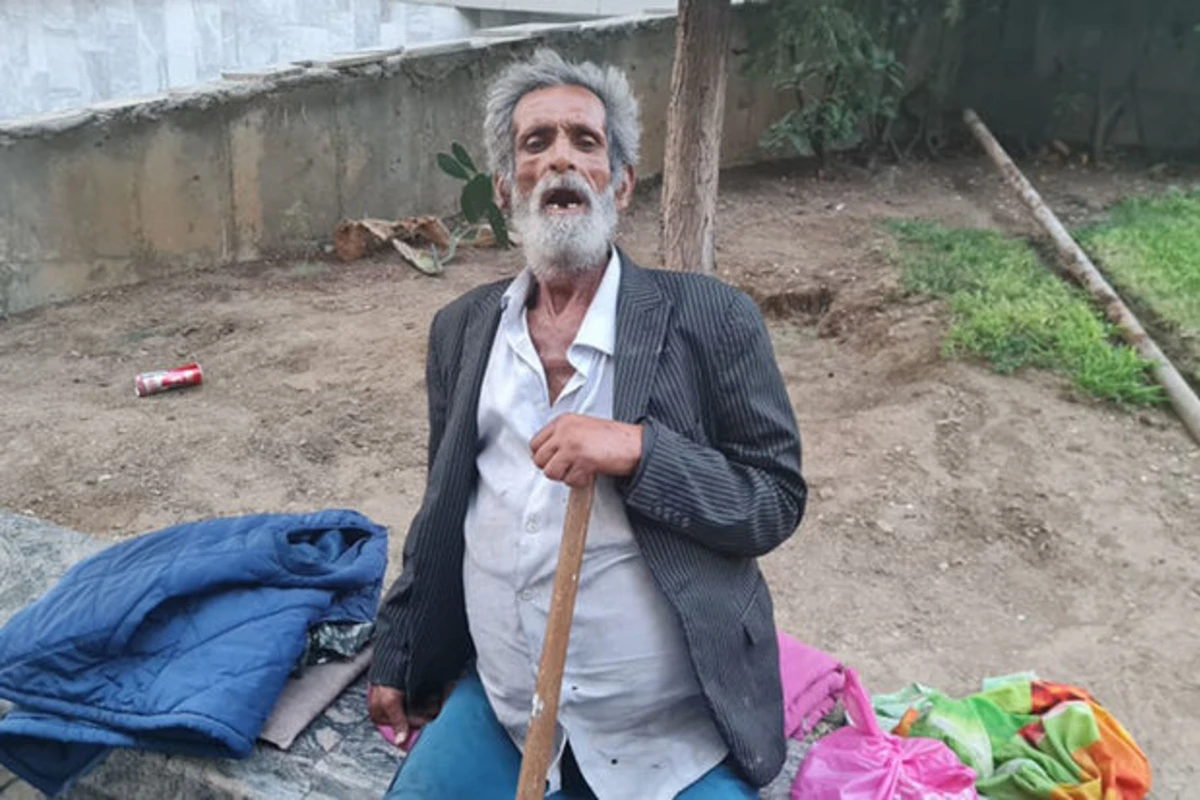 Bakının mərkəzində ağır vəziyyətdə qalan ahıl kişinin kimliyi bəlli oldu – FOTO/ VİDEO/ YENİLƏNİB