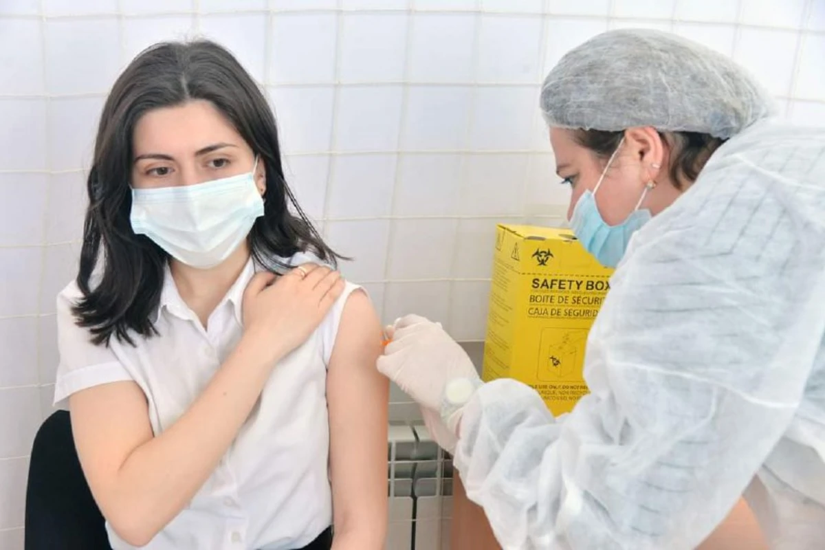 Bakıda peyvənd olunan təhsil işçilərinin sayı 26 mini ötüb