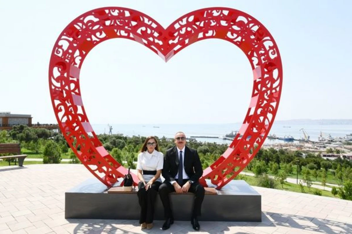 İlham Əliyev və Mehriban Əliyeva “Gənclik” parkının açılışında iştirak ediblər - YENİLƏNİB - FOTO