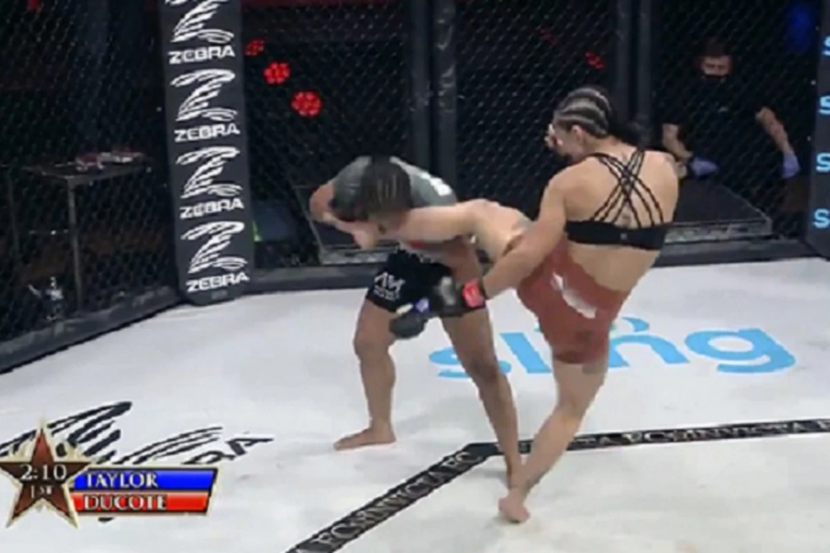 Девушка-боец MMA оглушила соперницу и добила ее ударом ногой в голову - ВИДЕО Девушка-боец MMA оглушила соперницу и добила ее ударом ногой в голову - ВИДЕО