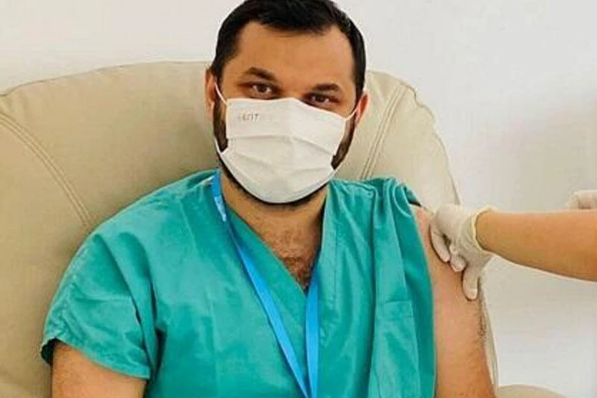 4 dəfə peyvənd olan həkim: Hələ də risk var