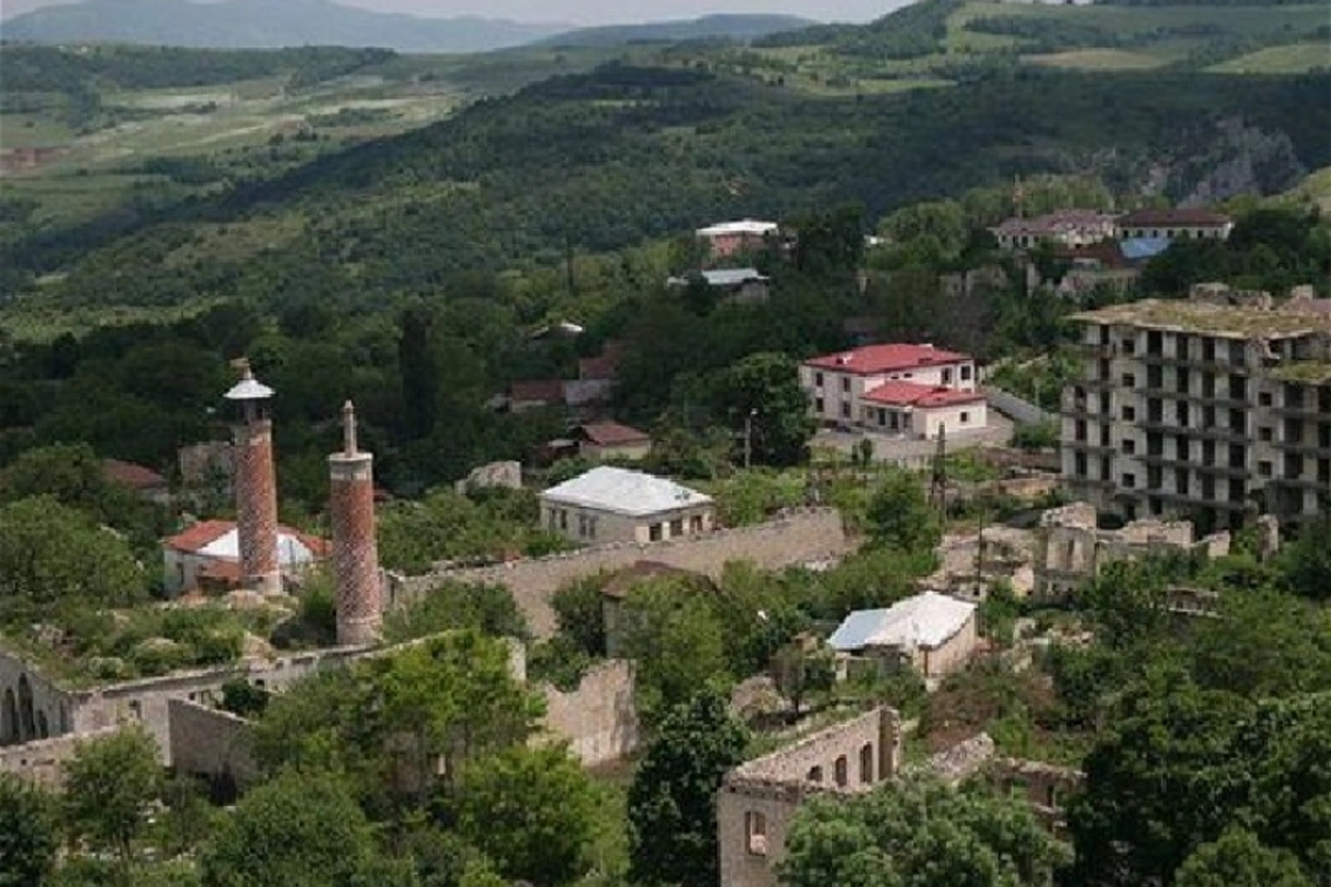 Prezident və xanımına Şuşanın baş planı təqdim olundu