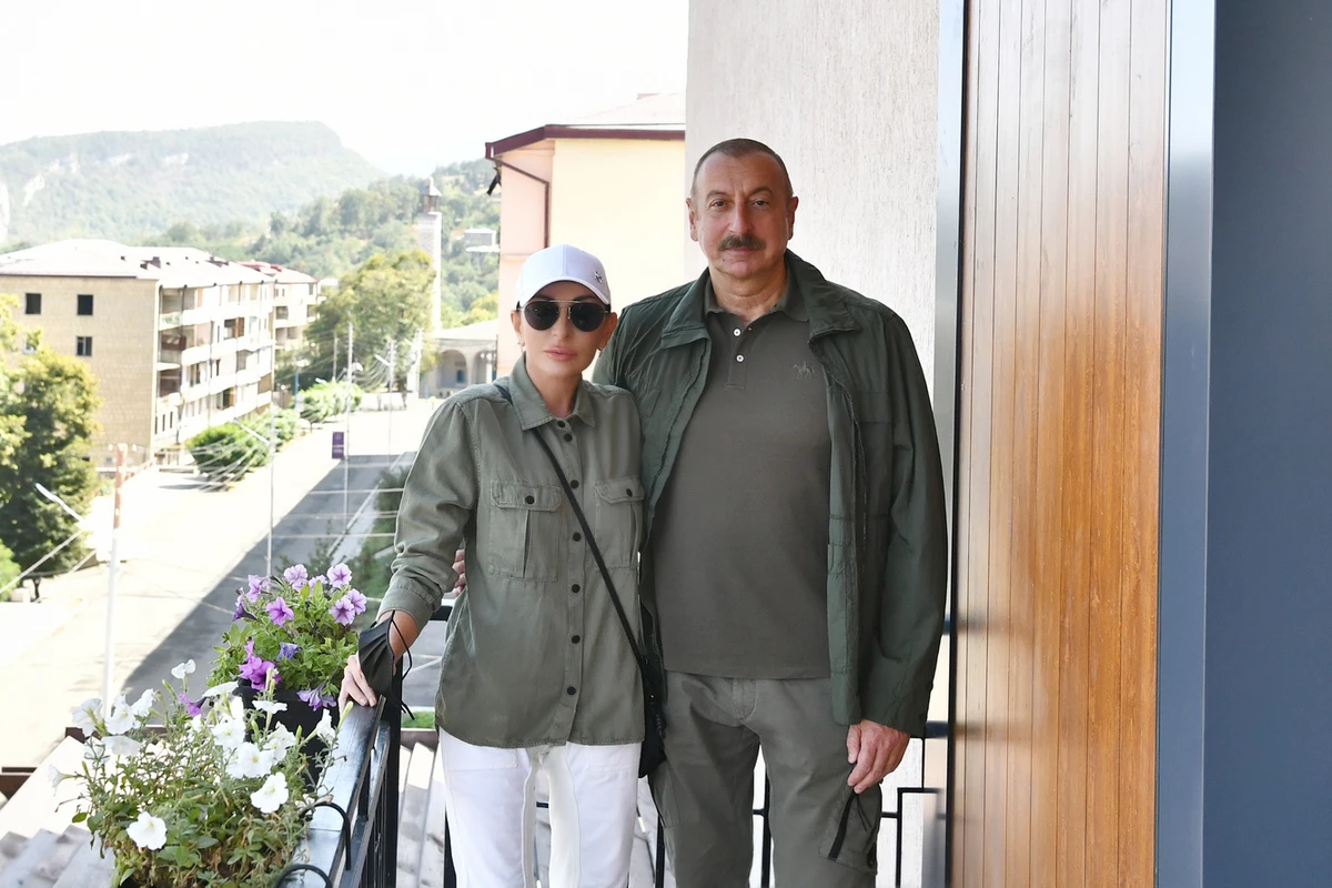 İlham Əliyev və Mehriban Əliyeva Şuşada “Qarabağ” hotelinin açılışında iştirak ediblər