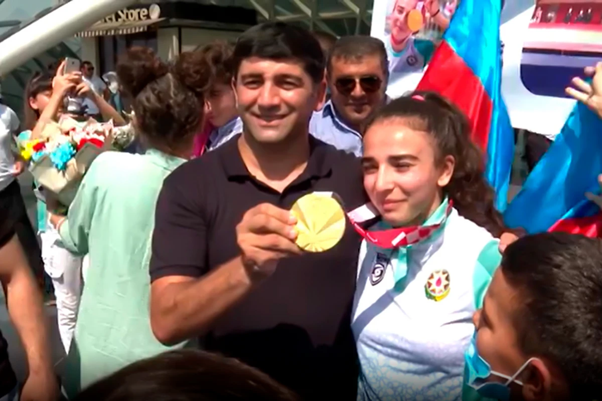 Tokioda qızıl medal qazanan idmançılarımız coşqu ilə qarşılandı - VİDEO