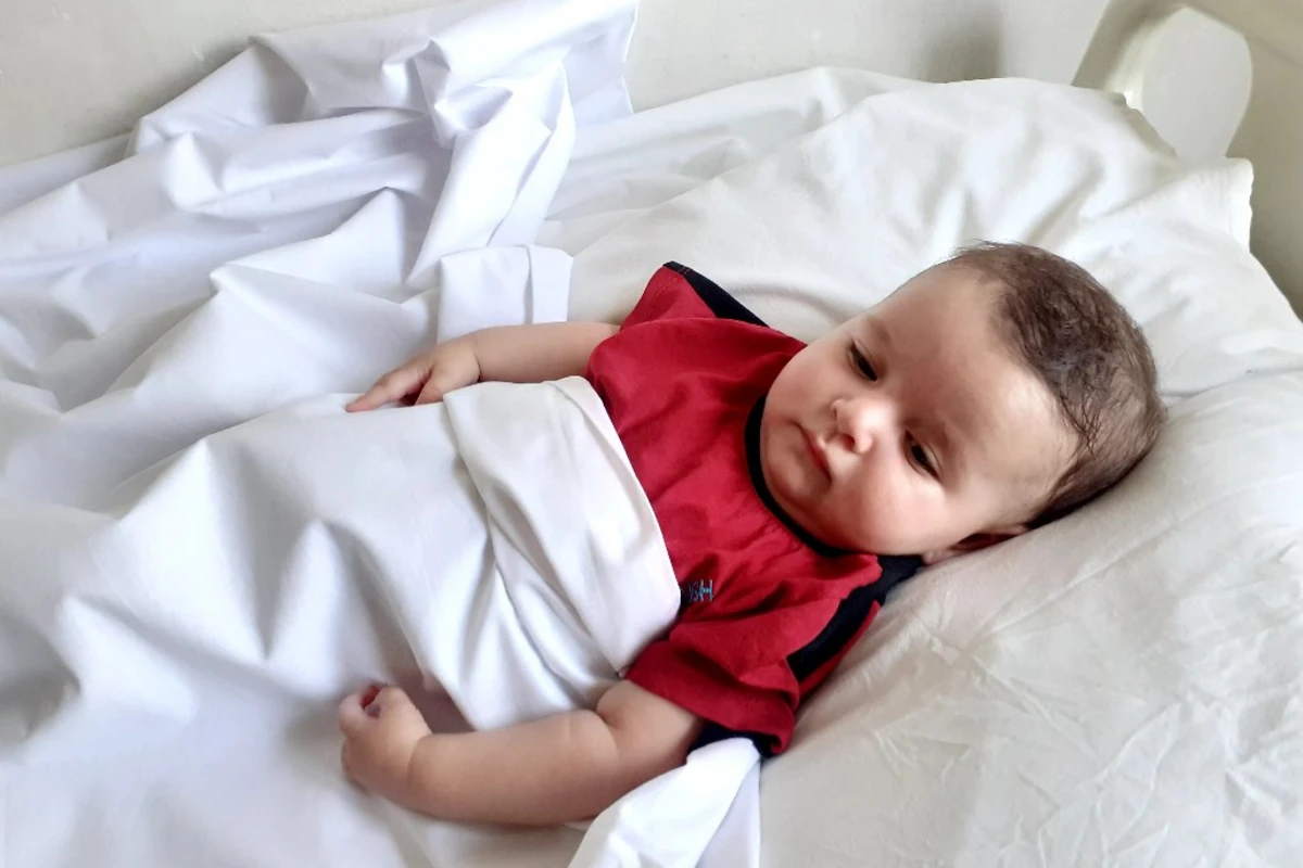 5 aylıq övladını küçəyə atan ana tapıldı - FOTO